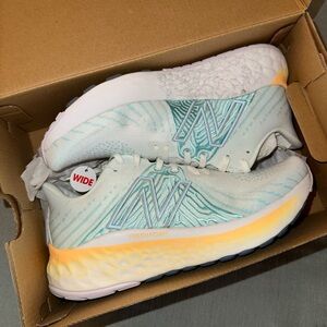 New Balance Women's Athletic Shoes - Mint Green with Yellow Accent